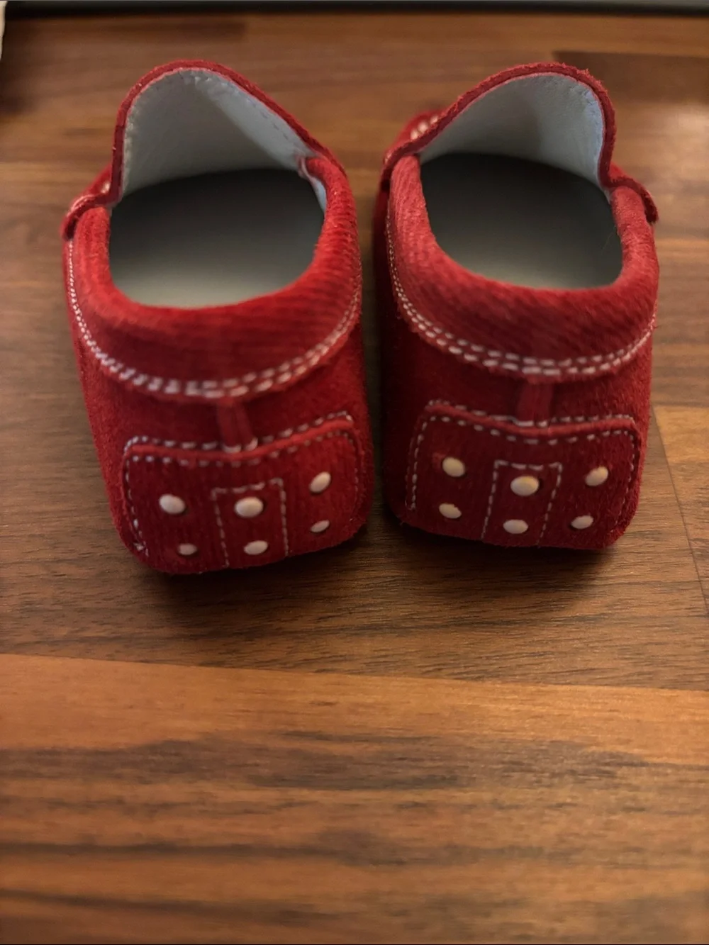 TOD'S Junior Red Velvet Toddlers' Moccasins size 17 (approx 3-6mo)